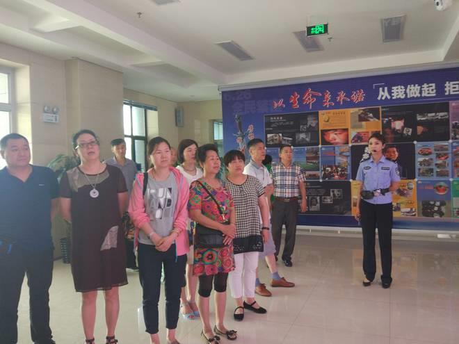 2西河街南社区组织党员参观禁毒教育基地 20170616.jpg 2西河街南社区组织党员参观禁毒教育基地 20170616.jpg