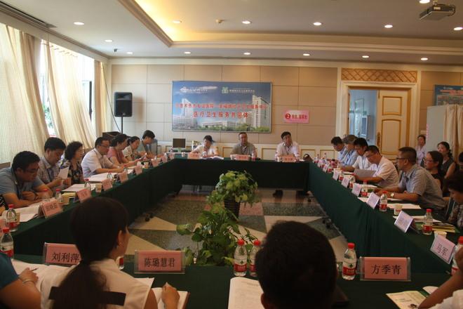 乌鲁木齐市天山区人大常委会部分委员和代表就卫生事业进行座谈.JPG