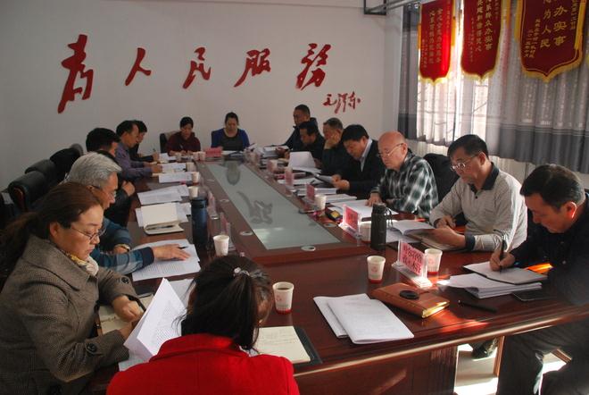 乌鲁木齐县人大常委会党传达学习党的十九大精神1.JPG